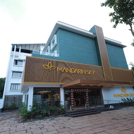 Отель Mandarin Sky Каннур Экстерьер фото